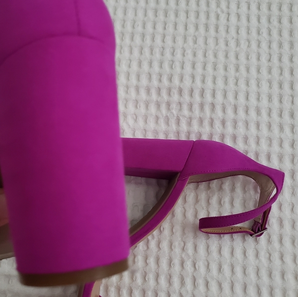 I.N.C. faux suede fuchsia ankle strap chunk heels 9 - Picture 11 of 15